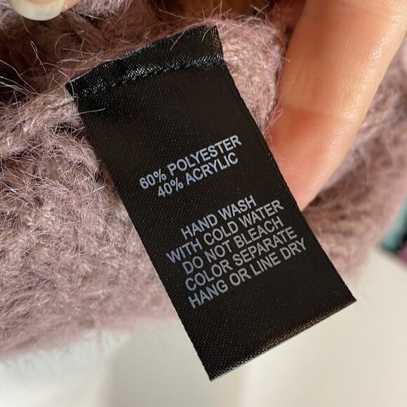 Lulu’s super soft sweater - Picture 6 of 6